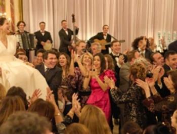 MIT LIEBE UND CHANSONS